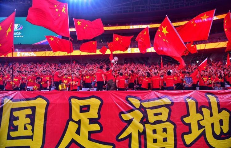两万多球迷热情助威 西安国际足球中心精彩首秀