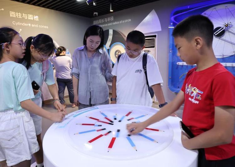 陕西科技馆成暑期“科学乐园”