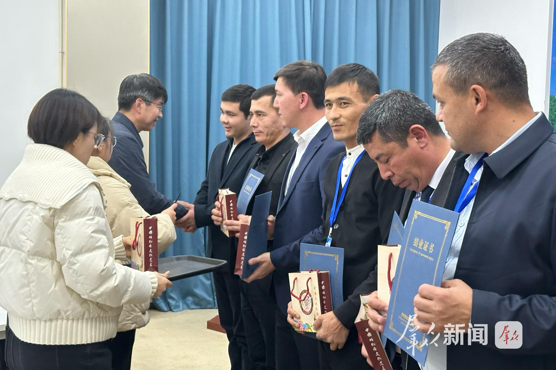 陕西3年为中亚五国培训300名职业农民_fororder_11450391_b1818be3-b82c-445e-b877-775bb91514f4