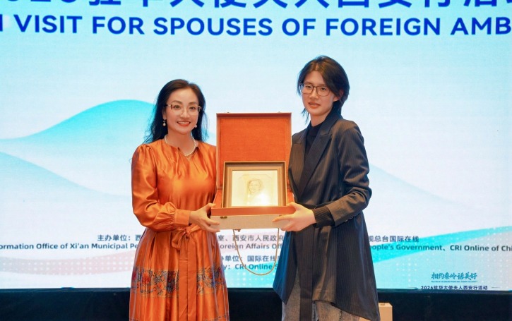 画说丝路｜盲盒送画传情：西大女生史钟简以艺术搭建中外女性“心桥”