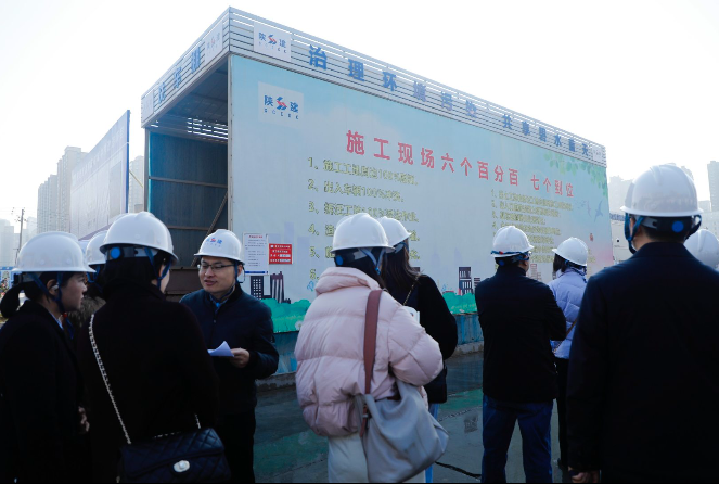 种花种草“种”水泥 西安建筑工地扬尘治理有新意