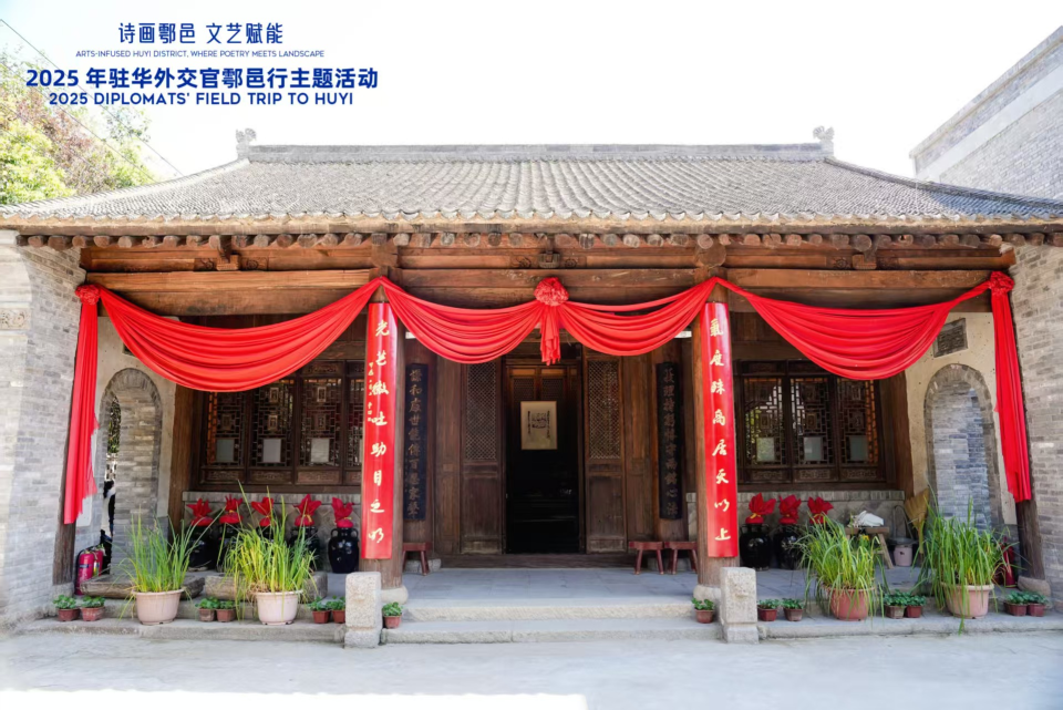 触摸秦酒文化脉搏 驻华外交官探秘秦地“活化石”_fororder_图片11