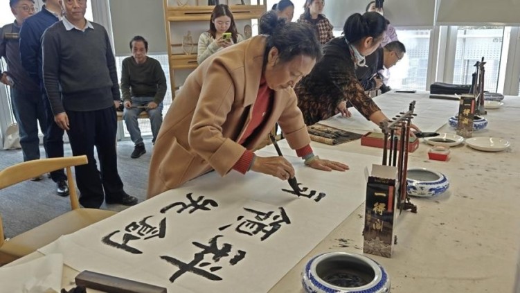 让艺术与科技共融 “艺术家走进高新三期”系列文化宣传活动启幕_fororder_图片 3