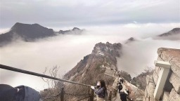 春日华山云海如画