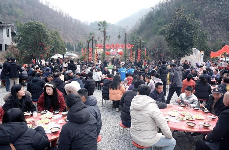 攒着乡愁裹着烟火的新春盛宴 在宁陕县渔湾村热闹上演_fororder_微信图片_20260209112011_1187_356