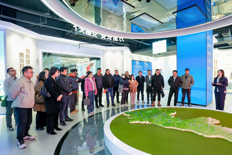 感知创新脉搏见证国企担当 陕西交控举办媒体开放日活动_fororder_图片2