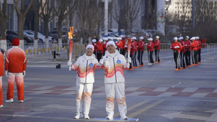 省一冬会火炬传递走进靖边 冰雪激情点亮塞上绿洲_fororder_图片5