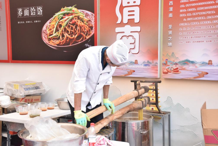 舌尖上的丝路盛宴：从臊子面到肉夹馍 沉浸式体验陕菜文化魅力_fororder_图片2
