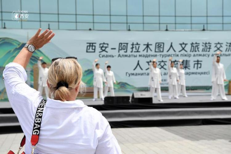 坐着火车去中亚 感受两座城的丝路情缘