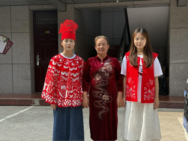 陕西服装工程学院学子深入陕北调研非遗剪纸 传承人创新赋能文化新生_fororder_图片3