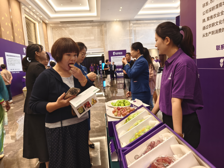 渭南市临渭区：一场葡萄盛会 焕发产业升级新活力_fororder_图片3