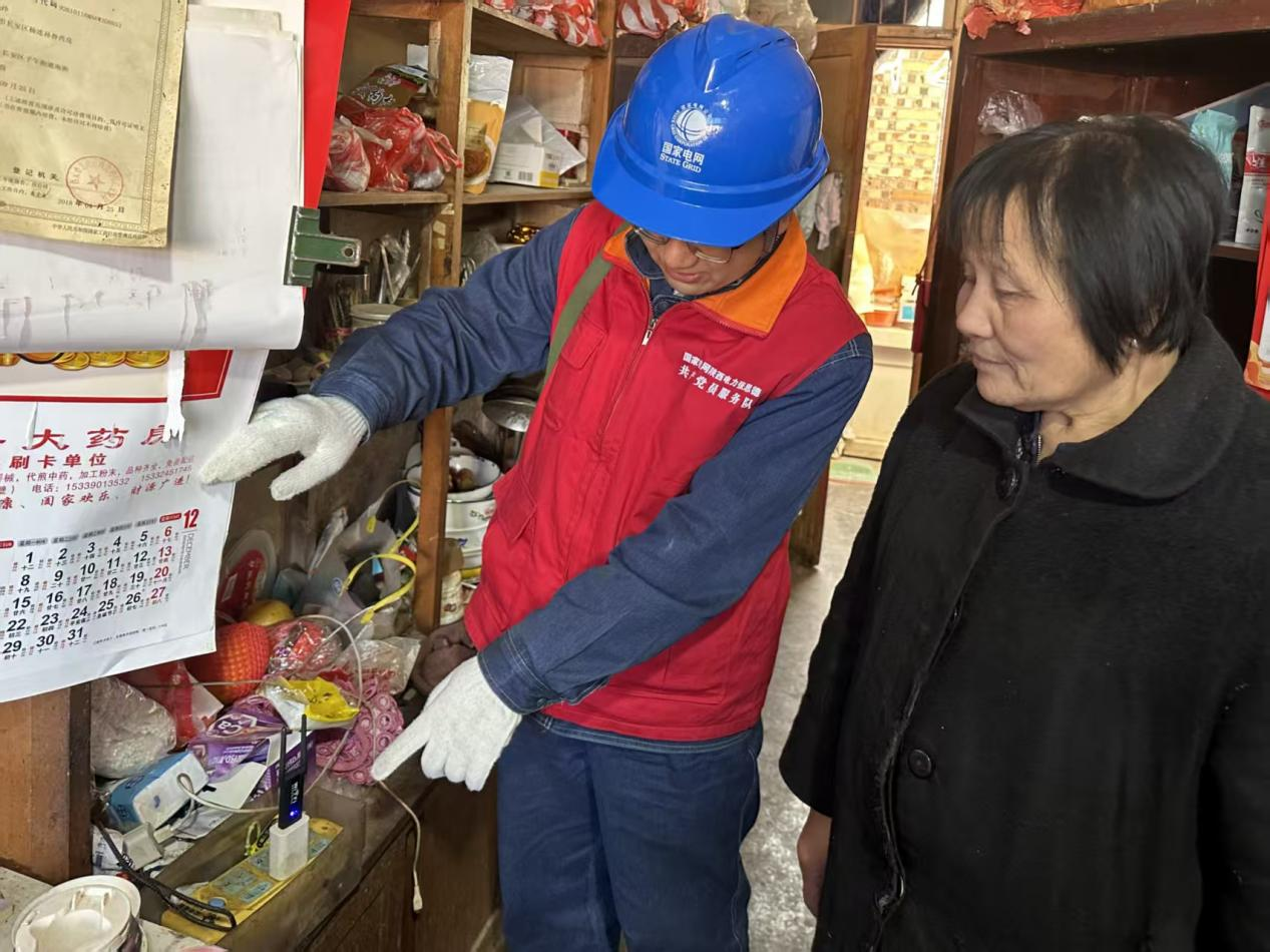 国网西安市长安区供电公司：“银龄赋能+暖心服务” 筑牢社区冬日用电防线_fororder_图片3