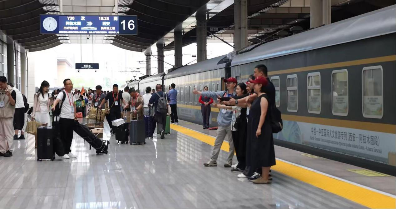 “从西安到阿斯塔纳”：中国与中亚国家共同繁荣的康庄大道_fororder_图片3