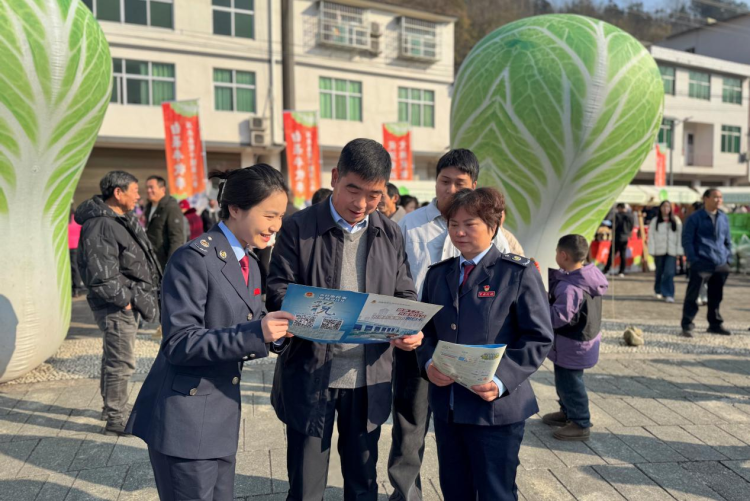 安康石泉：白菜纳福添年味_fororder_图片2