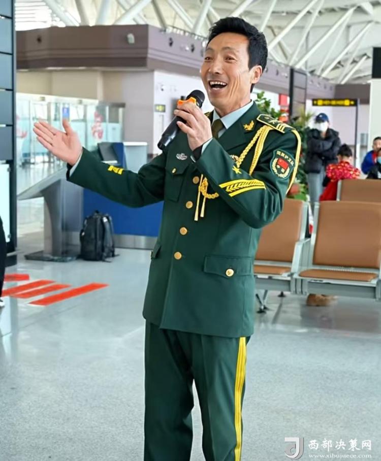 热气腾腾的中国年 | 榆林：人潮里飘歌声，归途中藏年味