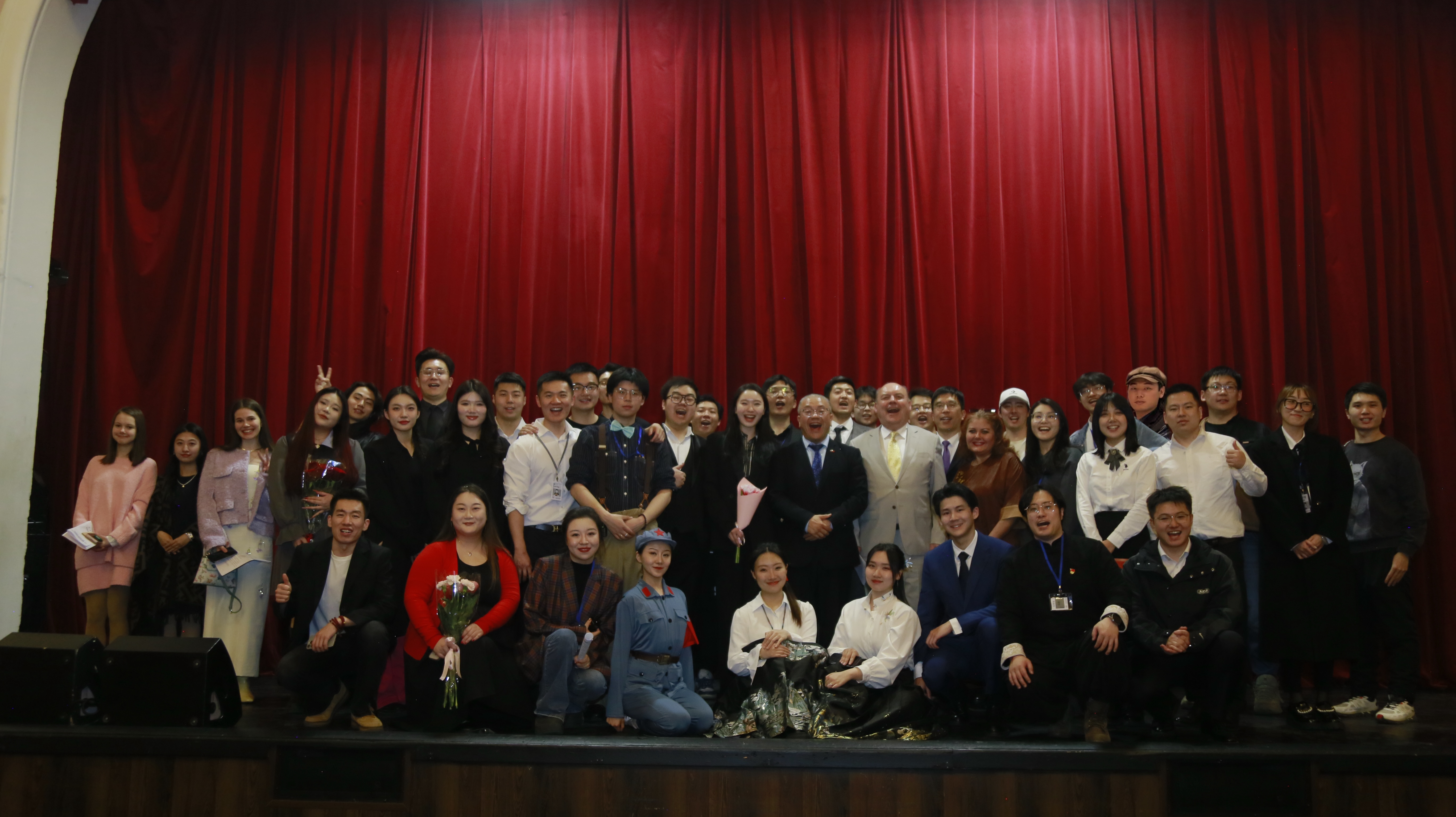 圣彼得堡举办“以青春之名”五四运动106周年暨反法西斯胜利80周年纪念晚会_fororder_微信图片_20250517152817