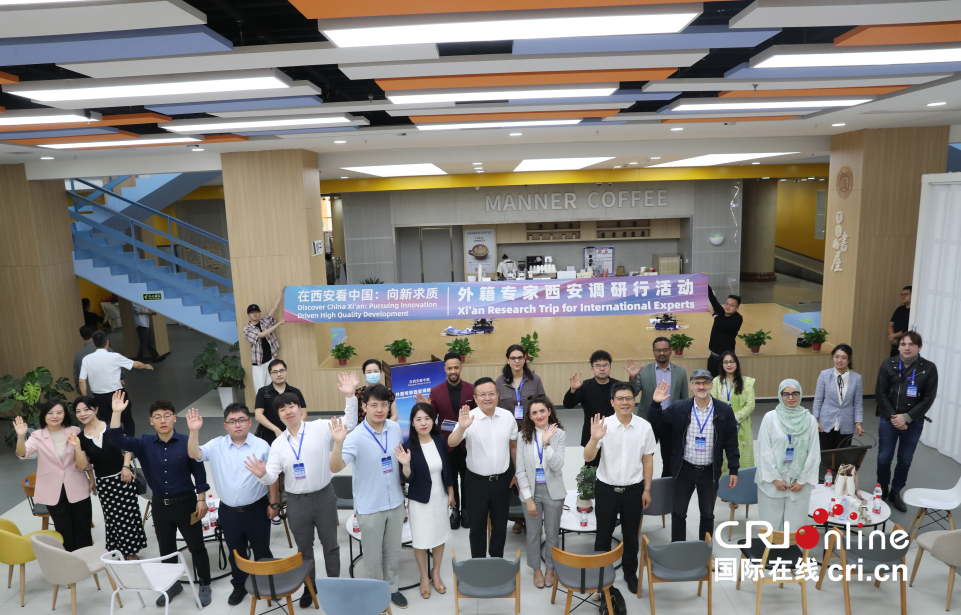 “硬科技+跨境电商”双轮驱动 外籍专家探秘碑林的“逆生长”密码_fororder_图片1_副本