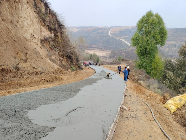 榆林府谷：织密通村“公路网” 系牢村道“安全带”_fororder_图片9