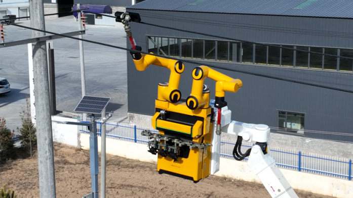 国网榆林供电公司：首次应用带电作业机器人开展作业_fororder_图片2