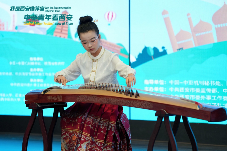 童声与民乐共鸣世界 西安高新第五小学学子以音乐促进中外文化交流_fororder_图片10