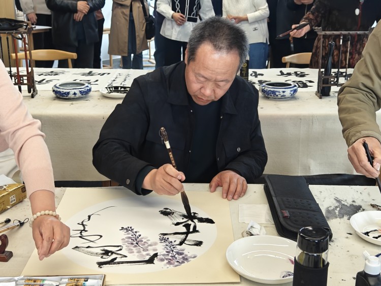让艺术与科技共融 “艺术家走进高新三期”系列文化宣传活动启幕_fororder_图片 5