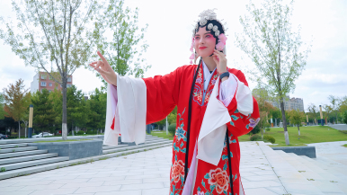 【外眼看陕西·寻渭记】挑战1分钟学会秦腔 俄罗斯女生安娜的渭南戏曲初体验_fororder_微信图片_20251010173811
