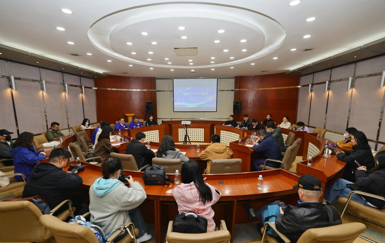 “向新而行·智创莲湖 ”2025年走读莲湖区看发展主题宣传活动启动_fororder_图片1
