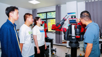 鱼化湖畔 青春如何化鱼成龙？ ——西安外事学院三十四年育人答卷