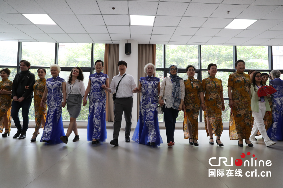 【外籍专家西安行㉙】“嵌入式服务”如何赢得民心？10国外籍专家在西安未央社区找答案_fororder_图片62_副本