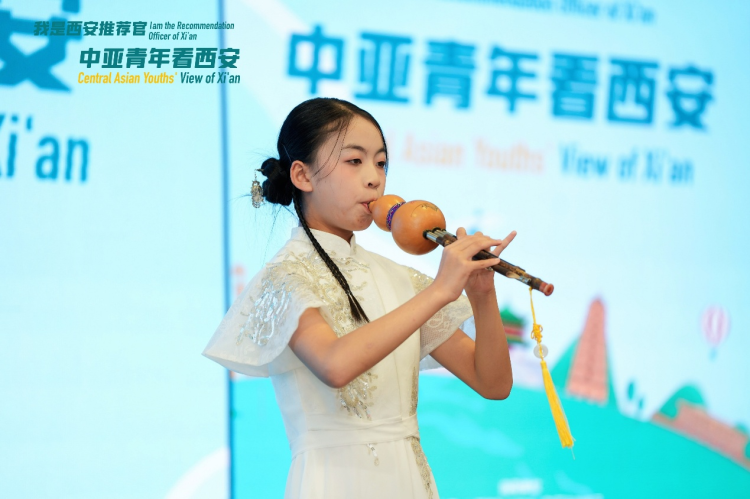 童声与民乐共鸣世界 西安高新第五小学学子以音乐促进中外文化交流_fororder_图片11