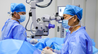 首次在陕成功植入 西安高新区自研全球首创人工晶状体实现临床应用