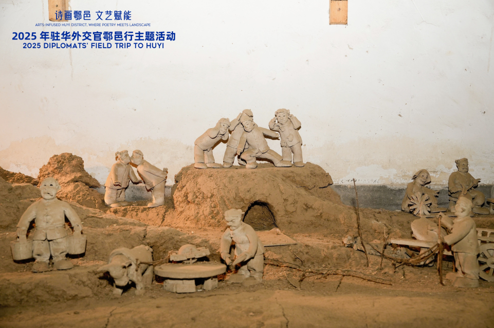 触摸秦酒文化脉搏 驻华外交官探秘秦地“活化石”_fororder_图片16