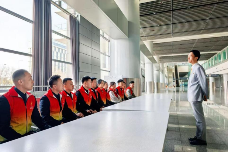 新春走基层 | 新海航长安航空开展“青春志愿行，温暖回家路”志愿服务活动_fororder_图片3