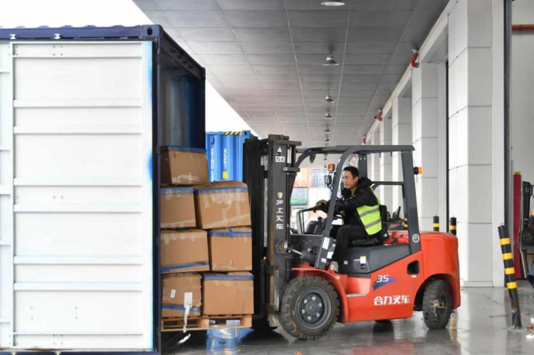 西安浐灞国际港：织密亚欧物流网络 携手全球伙伴共谱丝路新篇_fororder_图片3