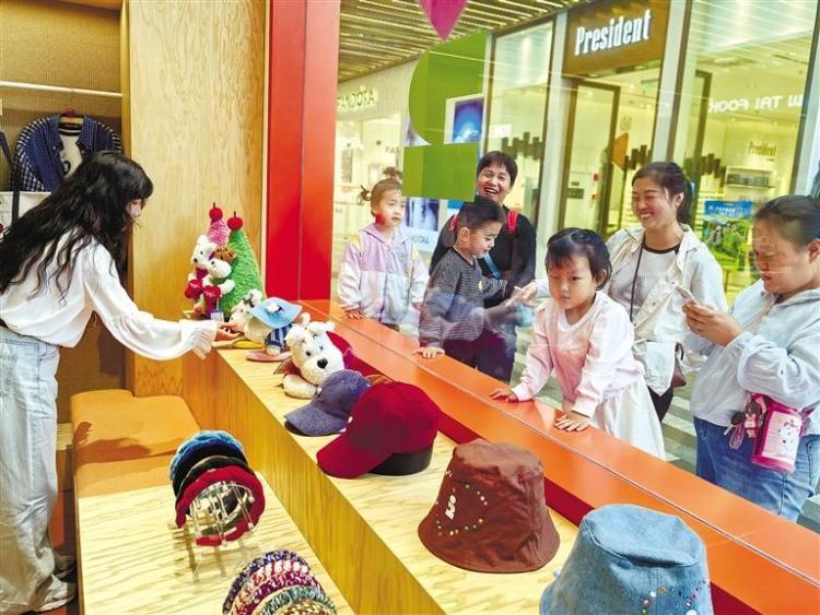 西安：首发经济“引燃”消费热力_fororder_微信图片_20250508084404