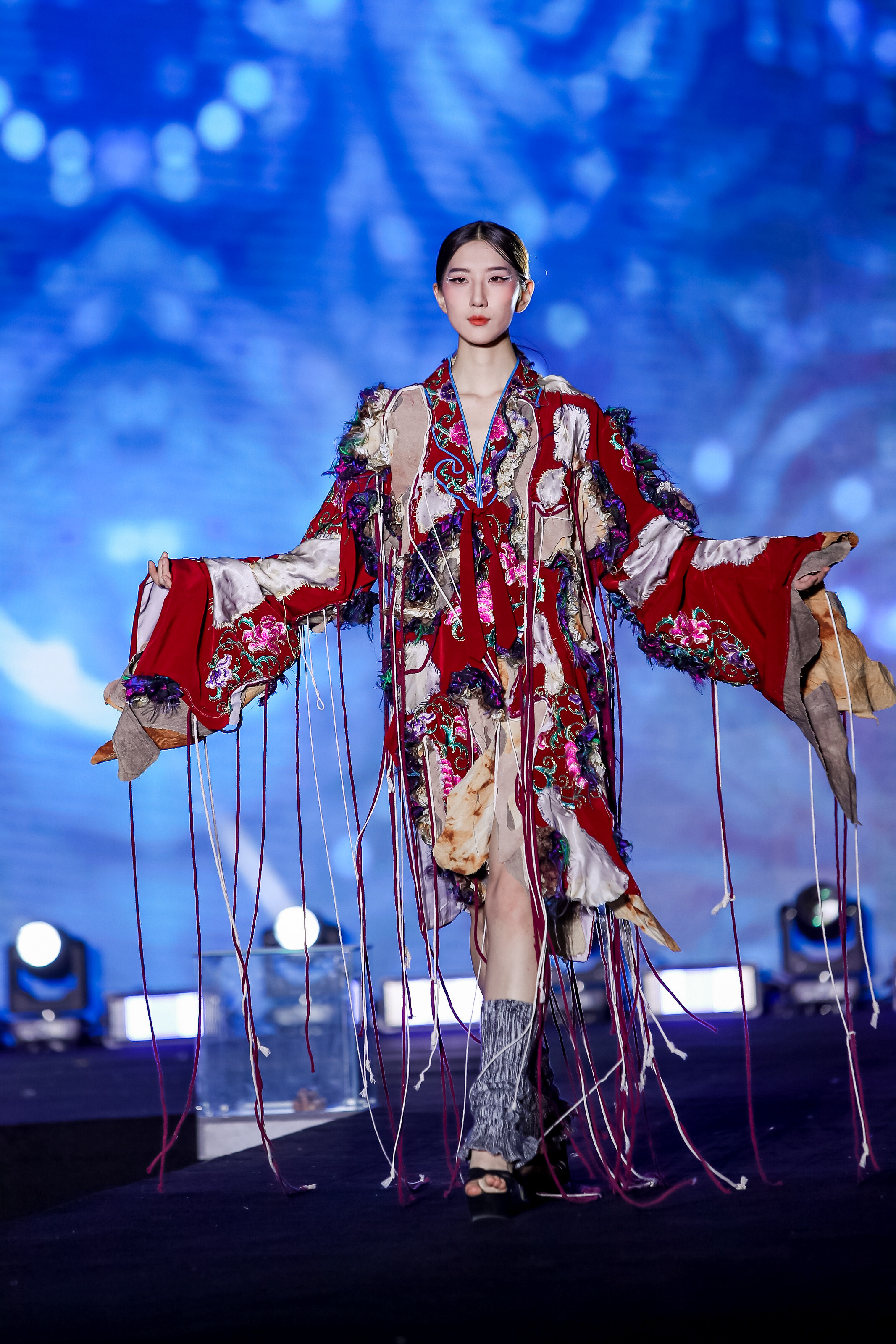 “黄河博彩 渭耀锦裳”陕科大服装设计作品动态展在渭南举行_fororder_图片19