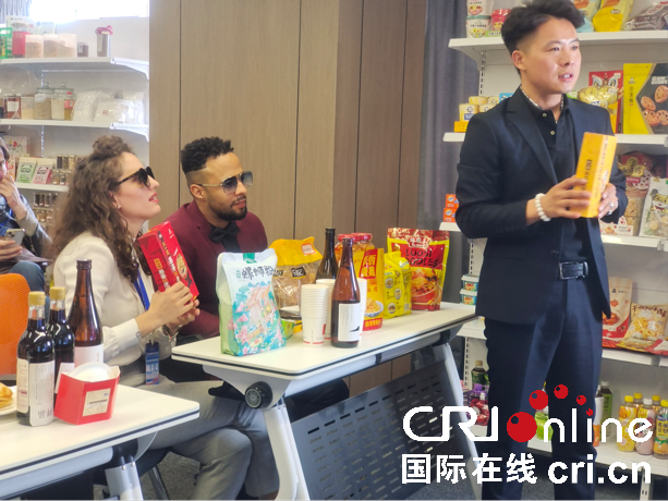在西安碑林感受“零时差” 外籍专家解锁跨境电商的跨文化密码_fororder_wps_doc_2