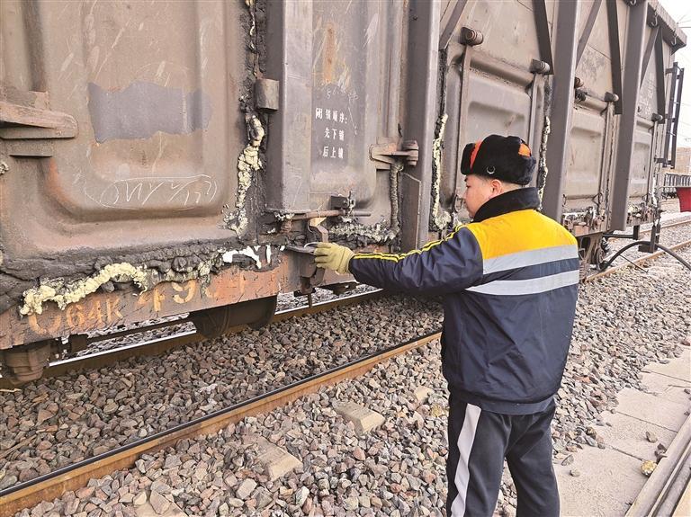 钢轨上的坚守——靖神铁路记事_fororder_56a046f3-7615-4d77-aeec-dbda82c15b50