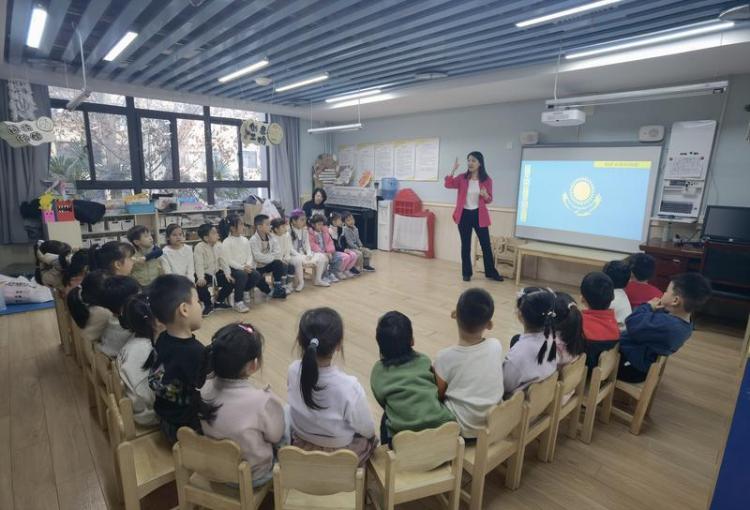 中亚姑娘马兰：热爱脚下这片土地 Central Asian Girl Danabekova Aigerim: Loving the Land Under Her Feet