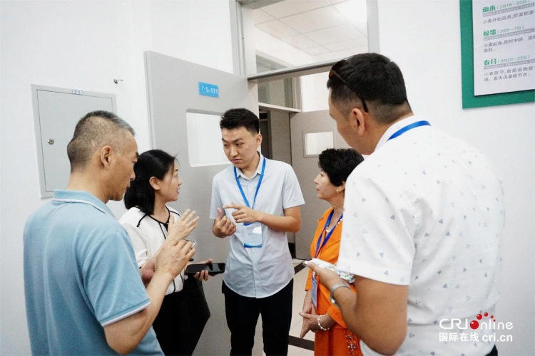 解锁渭南农业“智慧密码”  中亚农民再赴中国“取经”_fororder_图片3