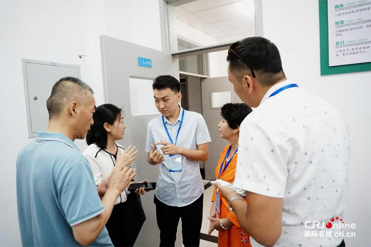 解锁渭南农业“智慧密码”  中亚农民再赴中国“取经”_fororder_图片3