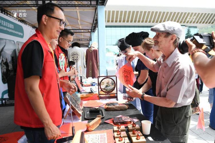 坐着火车去中亚 感受两座城的丝路情缘