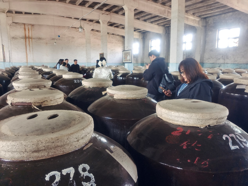 探秘白水杜康酒厂：千年酿酒技艺与现代科技的完美融合_fororder_3