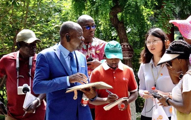 Des journalistes de 27 pays africains découvrent les opportunités à Weinan : explorer le « secret » de vitalité du développement de la Chine