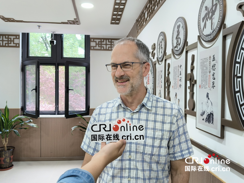 【外籍专家西安行 ⑯】“望闻问切”解码东方智慧  十国外籍专家雁塔共探中医魅力_fororder_图片5_副本