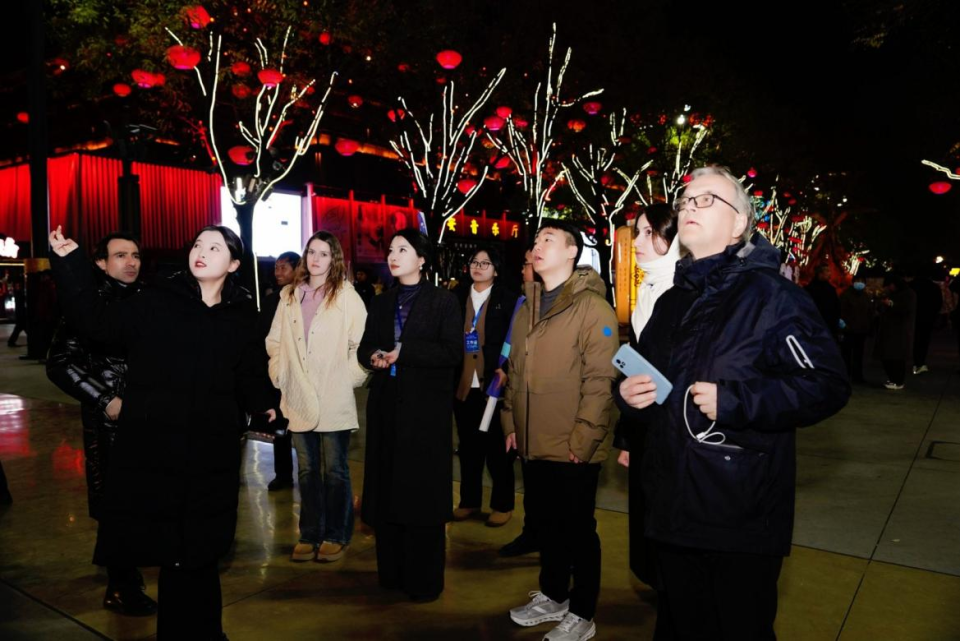 狠狠圈粉！外籍专家在西安大唐不夜城邂逅“中国式浪漫”_fororder_图片25