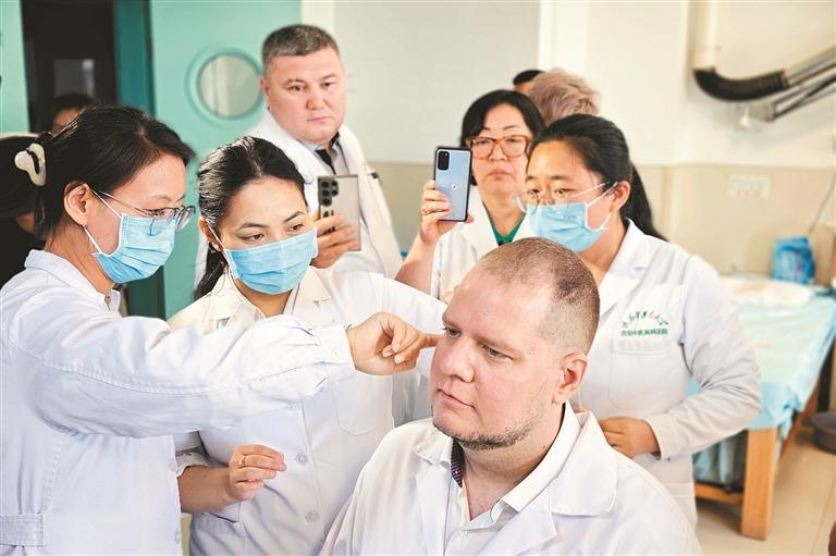 在海外实力“圈粉” 中医铺设“健康丝绸之路”_fororder_图片3