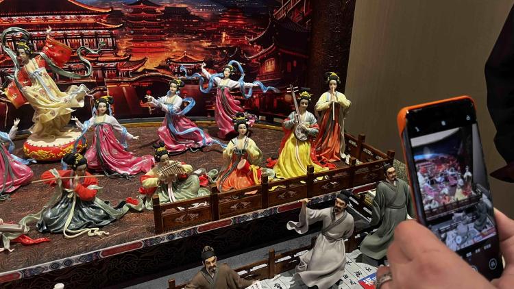 ��������&ldquo;�ɾ���&rdquo;��ǧ�˰�̬���޹ų� ָ��Ǭ���ճ�����