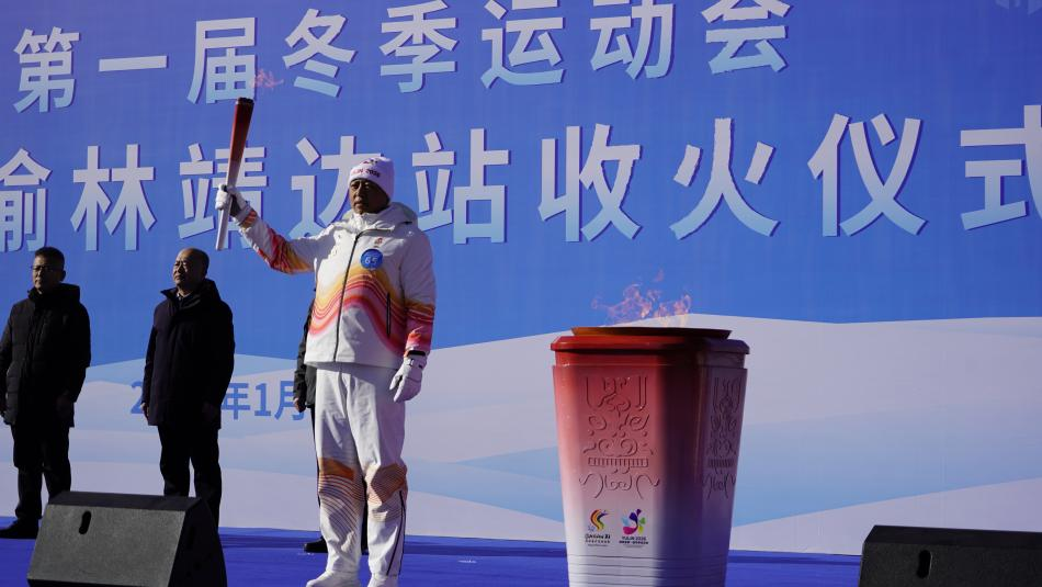 省一冬会火炬传递走进靖边 冰雪激情点亮塞上绿洲_fororder_图片7