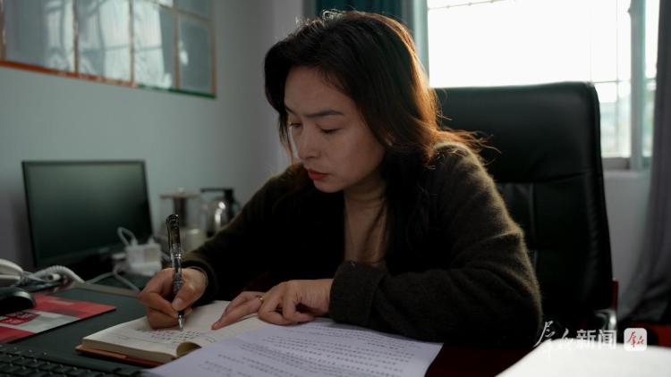 代表委员风采录｜曹雅：深耕教育 履职为民_fororder_微信图片_20260126094151_1062_356